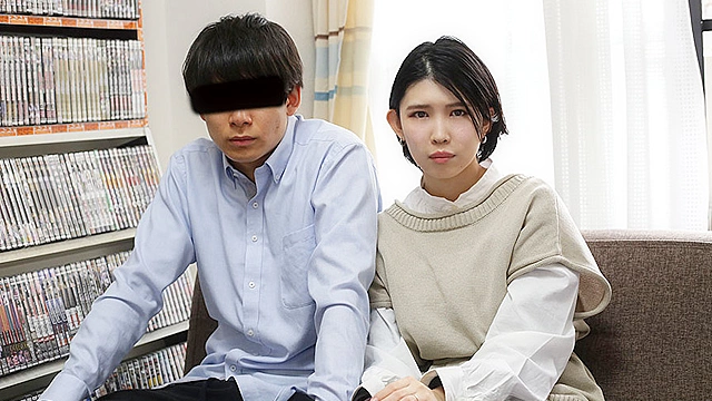 夫に見られているとも知らず他人棒を受け入れる人妻02