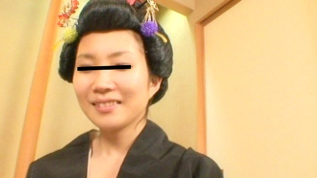 芸者女王！オス豚従僕の逆襲