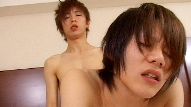 美少年カップルの甘くとろけるセックス～練乳を全身に垂らして～