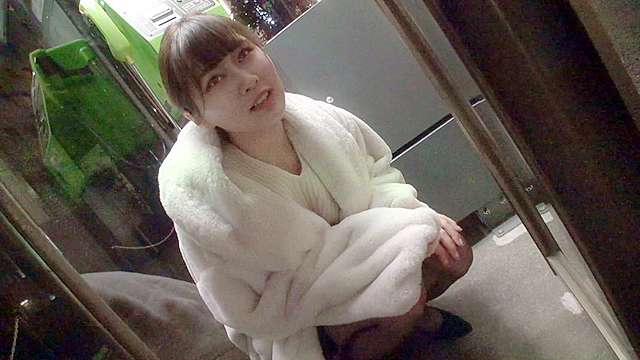 ナンパコNo.22 カフェでレポートを書こうとしていた美人女子大生をナンパしてハメ潮連続中出し！