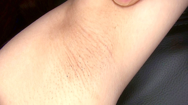 恥ずかしいのに感じちゃう敏感女子のワキの下