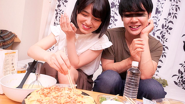 内緒でエグい看護してくれた美人ナースを部屋に誘って生ハメしたら何度も求めるヤリマンだった