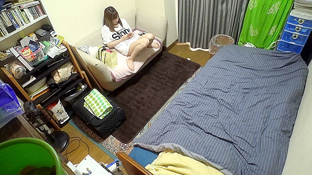 民泊として借りたマンションを○撮してみた結果…女性客はオナニーばかりしていた