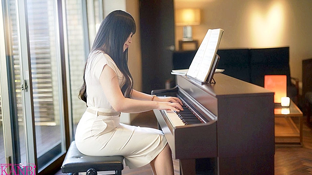 超一流・難関音大卒 某有名ピアノ講師妻 動けなくなった状態で…されたいんです-。 爆乳Hカップ 河村乃亜 34歳 AVデビュー