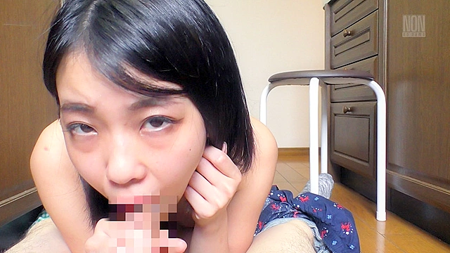 どエロい夢を見ていた娘は、寝言で淫語を連発。心配なので起こしてみると寝ぼけたまま、俺を襲ってきた。可愛らしい娘からは想像できないほど、俺のチ●ポを弄び、夢見心地のまま精魂尽き果てた俺