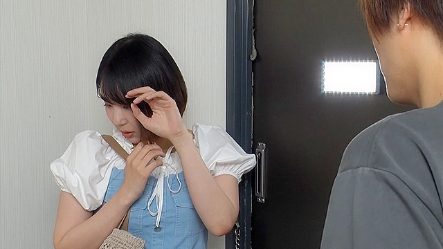 デリヘル呼んだら妹が来た！結果、お店に内緒で中出し本番セックスする事になる（9）