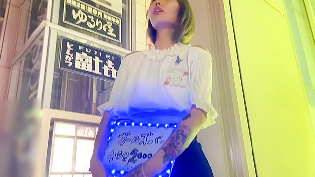 長身美脚のタトゥーBODY！！背中に翼を持つ彼女は天使か悪魔か…。クールでミステリアスな美女がイグイグゥ絶頂！スーパーモデル級ギャルのパイパン淫膣にドックンドクン中出し！！【ガールズナンパ】