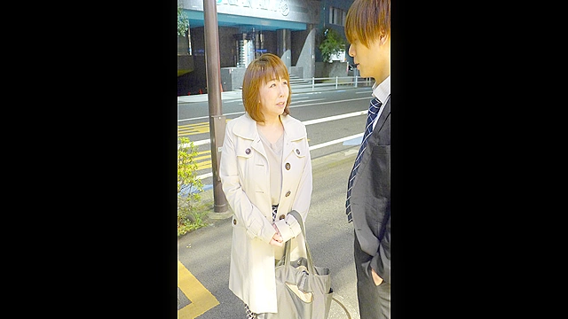 スーパーで働く五十路妻は店長にお尻の穴まで狙われる「おばさんのアナル、いっぱいイジメてあげたいんです」