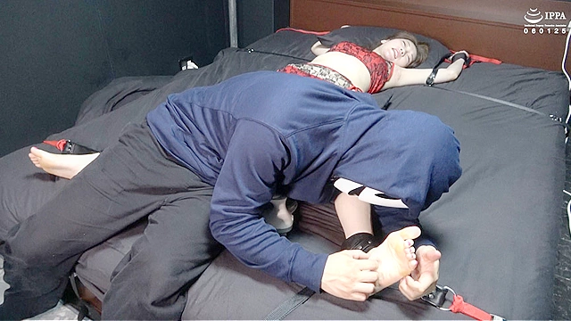 「下着姿の奥様を四肢拘束してくすぐり！ くすぐりに負けちゃう奥様の様子を収めてみた」わかしラボ Vol.023-（7） 桧山ゆりか