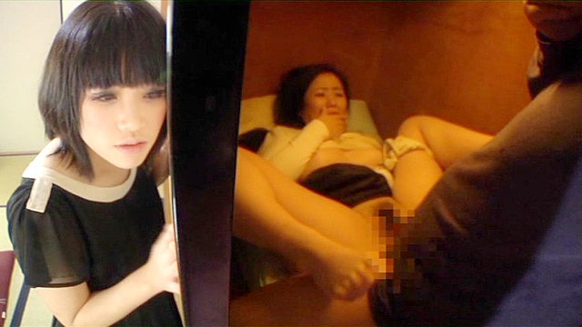 妻が見てない隙に義母とヤル5