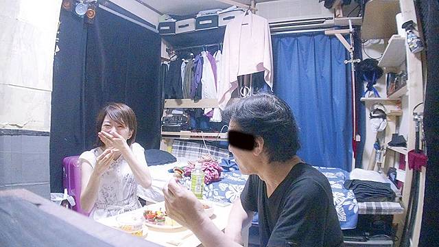 自分の部屋に泊まることになった妻の女友達「人妻千佳さん（仮名）36歳」に当然のように手を出してしまうワタシ