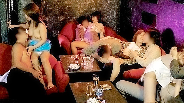 大人の社交場ハプニングバー！初対面の男女がヤリまくる秘密の交○場2枚組