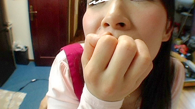 旦那が気付かない見ていない瞬間に大胆に不貞するビッチ人妻たち