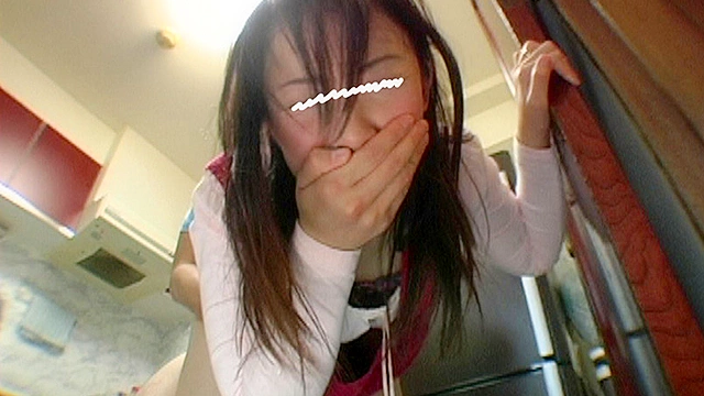 旦那が気付かない見ていない瞬間に大胆に不貞するビッチ人妻たち