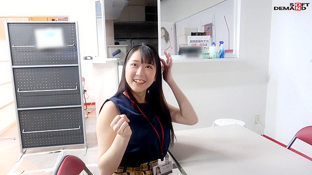 マブしいハニカミ八重歯の着痩せ代表21歳は想定以上のぶるるんHカップ SOD女子社員ハダカになるより恥ずかしい！脱ぎキャンBOX野球拳 メディア事業部 中途1年目 米内美和