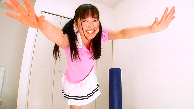 エッチなお姉さんのパンチラ＆全裸トレーニング