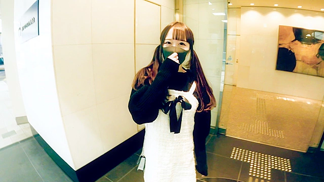 【F乳ロ○巨乳】パパ活中に寝てしまったぴえん系桃尻JDにえっちなイタズラ→チ●ポ捻じ込み勝手に中出し！！ウトウト夢見心地ふわふわSEX！！