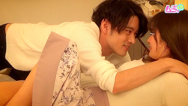 ホテル○撮 エッチに興味津々な清楚女子が偶然AV男優と知り合いチ○ポでイキまくる初めてのワンナイトSEX