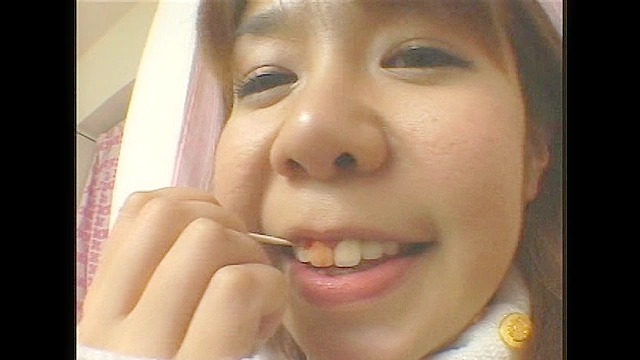 お姉さんの歯間そうじ