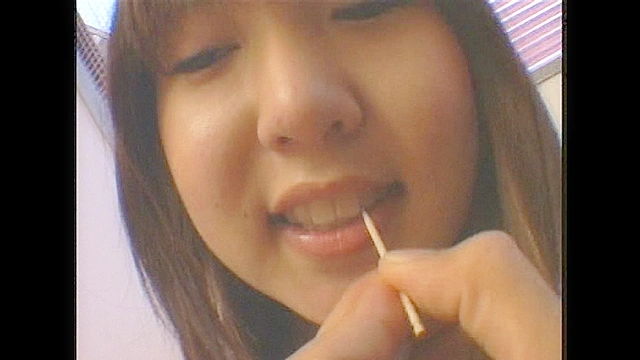 お姉さんの歯間そうじ