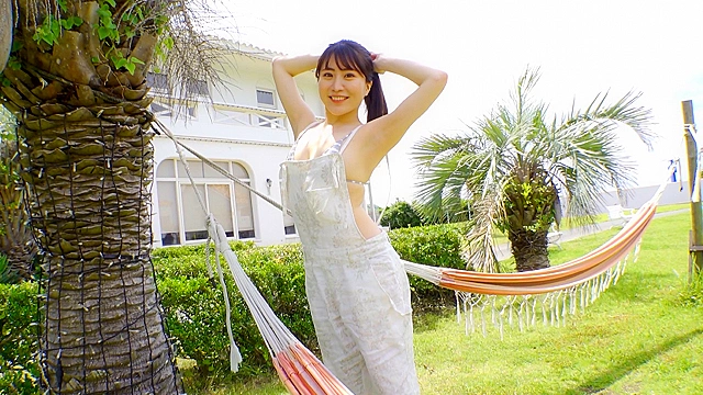 小森あきほ  清楚なお姉さんの服の下