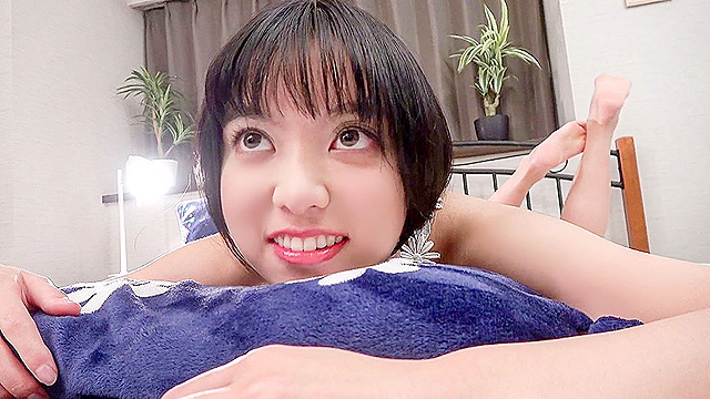 ショートカットのスレンダー美女 もなみ鈴に即ハメ即尺SEX