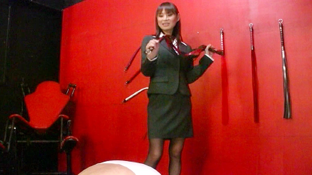 heavy fetish ストレス発散！！素人美人お姉さん☆M男鞭打ち地獄
