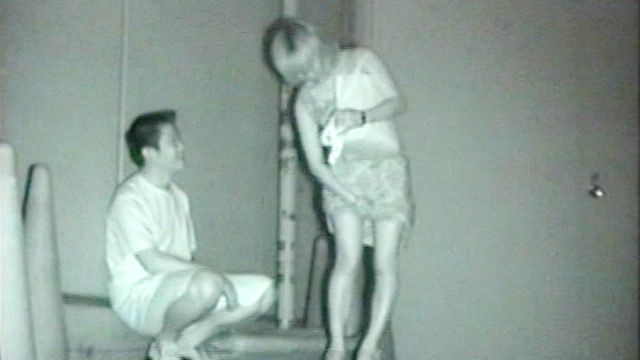 物陰で誰も見ていないと思ってセックスし始めたカップルだが、青姦は猥褻物で犯罪だから○撮されても仕方がない。