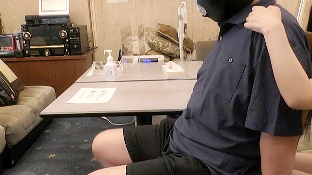 M男が、美人スパイにくすぐりの刑される