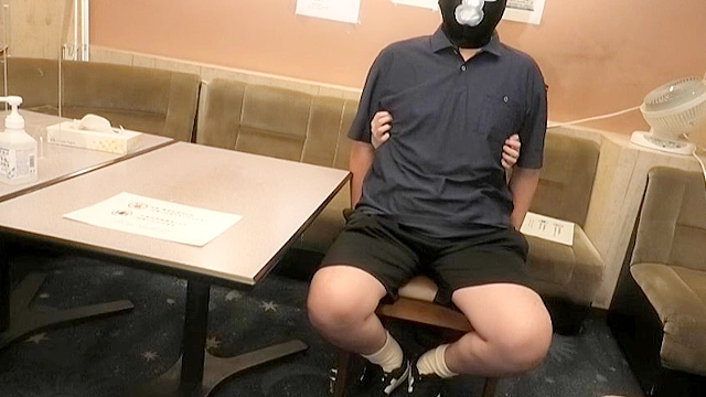 M男が、美人スパイにくすぐりの刑される