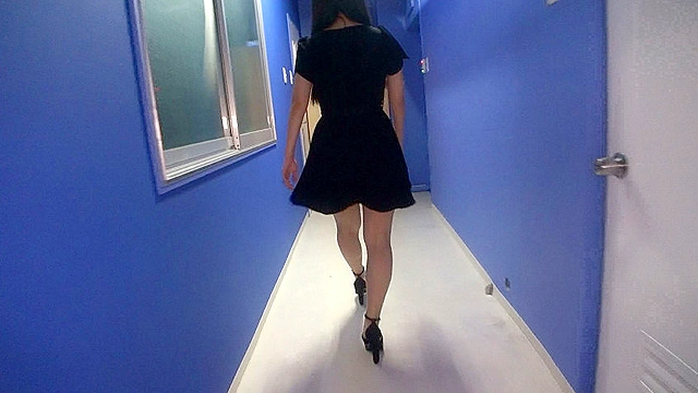 階段女子大生 大人になりかけ女子大生のスカートの中身編