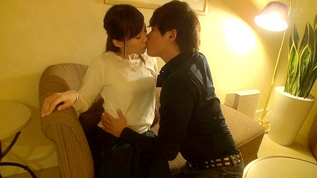 陸上に青春のすべてを捧げてきた人妻 部活を辞めて初めて付き合った彼氏と結婚、妊娠、そして、出産。矢口弘美 19歳 最終章 ○○と旦那が外出中の自宅で排卵日直撃真正中出し5発＋おかわり2発でママはご満悦
