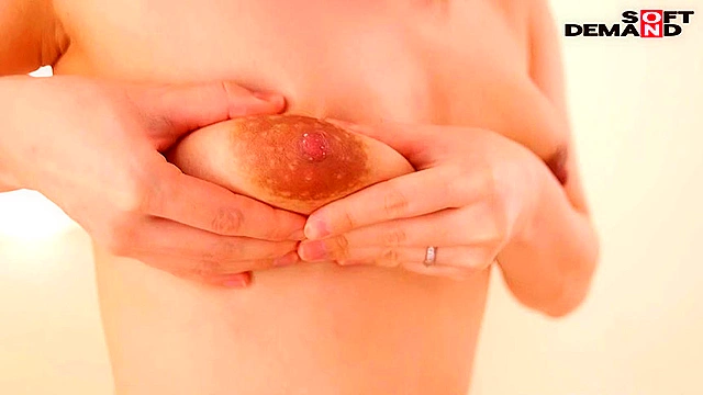 「産後の穴、使ってください」母乳をひねり出しながら旦那に命令されて寝取らせ調○ 四六時中乳首ビン立ち真正マゾヒスト香坂ありす（23）AVデビュー