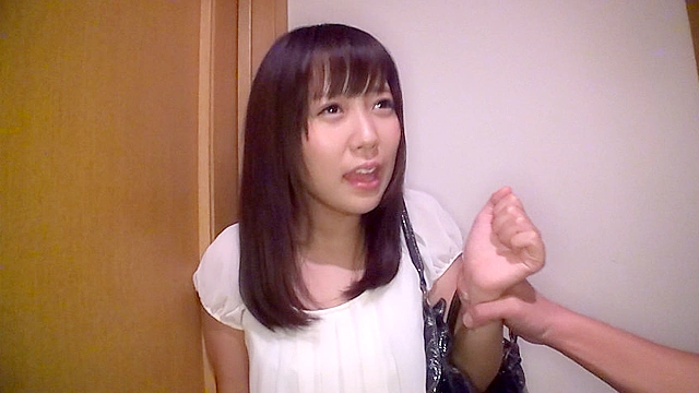 デリヘル呼んだら姉が来た！結果、お店に内緒で中出し本番セックスする事になる