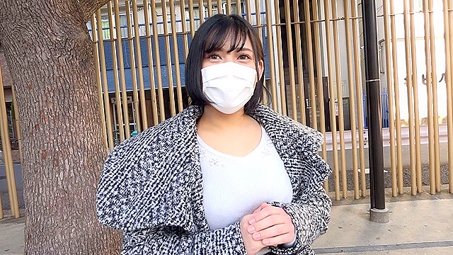 グラマラス巨乳保険外交員、仕事のストレスと欲求不満のため、AV応募。怜子（24）