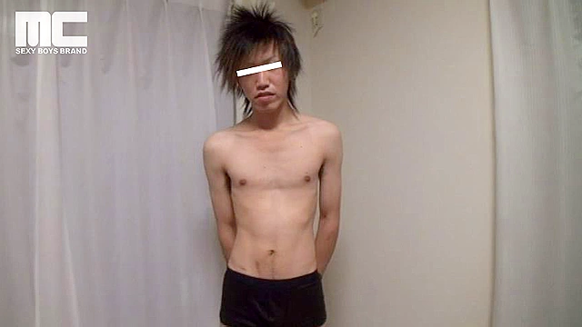 元やんちゃな琢磨にスタッフ魔の手がに忍び寄る！抵抗するもやっぱり気持ちよさには勝てず精子をドッピュンコ！！