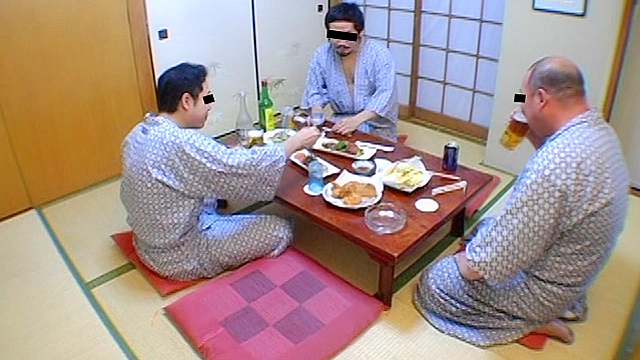 温泉街の人妻コンパニオン 宴会乱痴気騒ぎ○撮3
