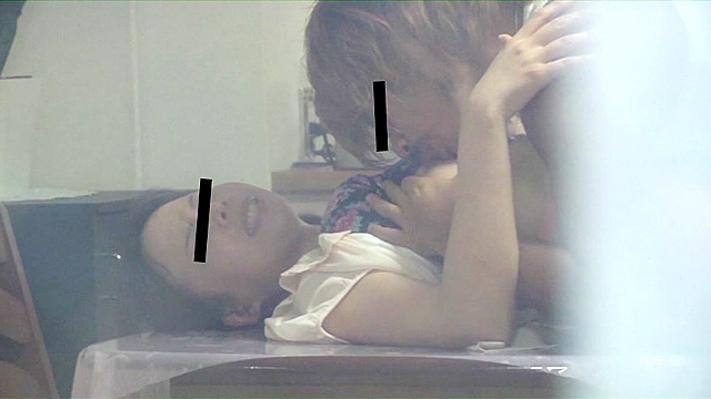 隣の奥さんを1週間覗いてみた。