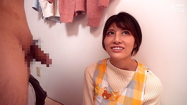 現役保育士限定！突撃おチ○ポミルクお搾り“バブみフェラ”チャレンジ！デカチンをねっとりと包む母性たっぷりのベロフェラで制限時間10内に射精まで導けたら賞金10万円！失敗したら即ハメ中出しDEATH！～あかり先生編～