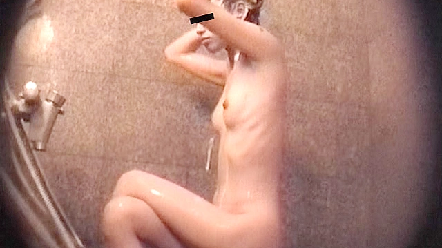 女○撮師Y美が潜入 風呂場で身体を洗っている美女達を隠し撮り