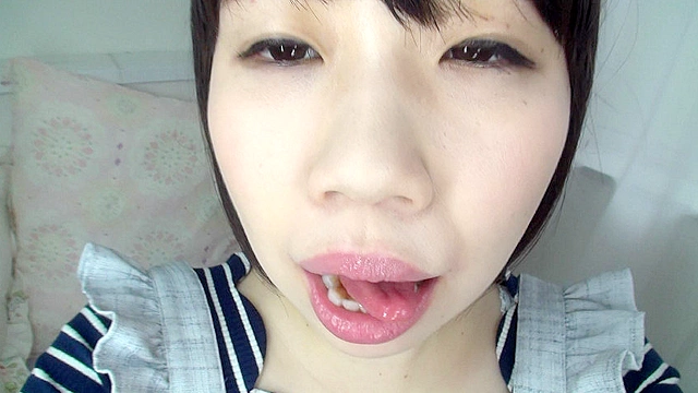 松浦ゆきなちゃんの歯・口内自撮り