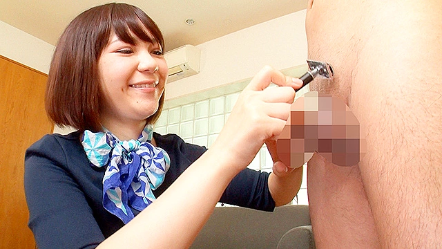 ち○ぽと睾丸をつるつるに剃毛してからたっぷりおしゃぶりしてくれるお姉さんのお仕事