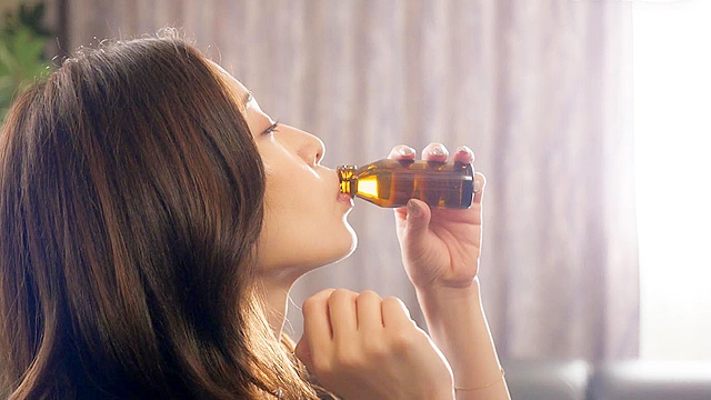 洗○エナジードリンクを飲んでしまって、完全従僕化になって発情するセレブ人妻 篠田ゆう