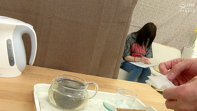 悪徳エステマッサージで飲まされたお茶の効果で抵抗できなくなった身体を弄ばれS硬直イキする高学歴女子大生～華編～