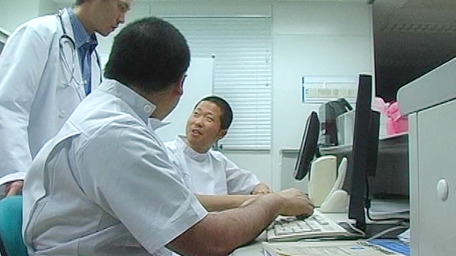 ギン起ちチ○ポをイケメン看護士がしごいてヌイてくれた！ 第一部後編 イケメンエリートDr編