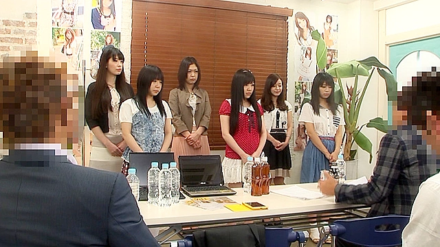 ママ公認 ロ○アイドル最終選考オーディションに残った 美少女のママたちを別室で裏取引きをもちかけるふりして生中出ししちゃいました！4