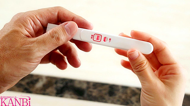 人妻NTR子作り中出し 妻を寝取られ勃起する夫と絶倫の後輩を交え生ハメ3P！