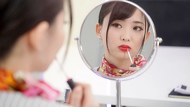 SEISHIDO デパートで働くセクシーな赤い口紅の美容部員の生フェラごっくんサービス