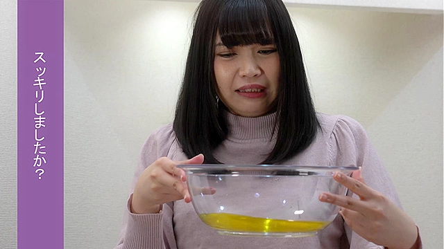トイレに間に合わずに、そのままオモラシ…してしまいました。。。見ます？ 衣織