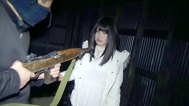 ハジめての野外露出 ドキドキ羞恥さんぽ 芦田知子